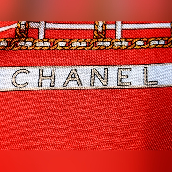 Chanel vintage 80's red silk scarf small, with original folio box chain pattern - Picture 3 of 7